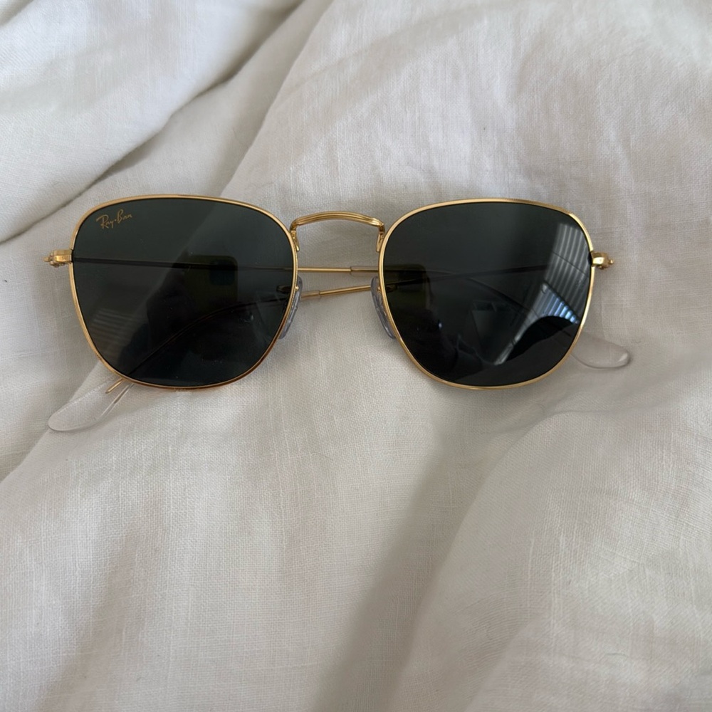 HEXAGONAL FLAT LENSES